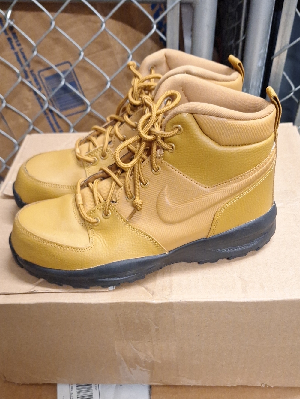 Nike Men’s Golden Wheat High-Top Boots